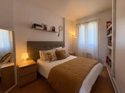 Un ou plusieurs lits dans un hébergement de l'établissement Charmante maison de village avec petite piscine privée