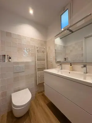 Salle de bains dans l'établissement Charmante maison de village avec petite piscine privée