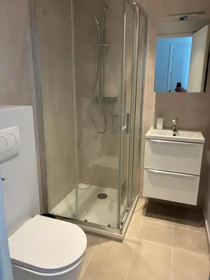 Salle de bains dans l'établissement JUAN - PLAGES - PARKING Privé - TERRASSE VUE MER