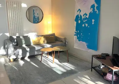 Télévision ou salle de divertissement dans l'établissement Superbe 2 pièces à Cannes