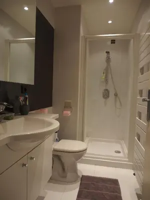 Salle de bains dans l'établissement Superbe 2 pièces à Cannes