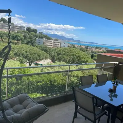 Appartement vu mer et montagnes