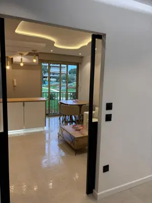 Plan de l'établissement 2 pièces centre Juan moderne avec piscine tennis