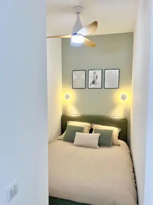 Un ou plusieurs lits dans un hébergement de l'établissement Marina Baie studio vue mer et jardin avec clim