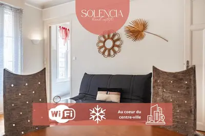 Coin salon dans l'établissement 3 pièces centre-ville Cannes - Croisette - Climatisation séjour
