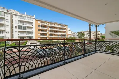 Balcon ou terrasse dans l'établissement REF 1998 - Cannes - Sea view apartment for rent