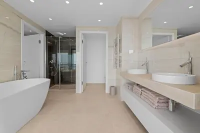Salle de bains dans l'établissement REF 1998 - Cannes - Sea view apartment for rent