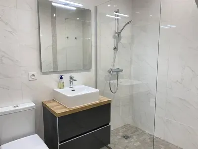 Salle de bains dans l'établissement Cannes proche Croisette - Studio moderne balcon