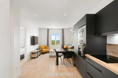 Cuisine ou kitchenette dans l'établissement Azurenting - vue sur le port - roof top 3