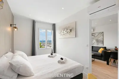 Un ou plusieurs lits dans un hébergement de l'établissement Azurenting - vue sur le port - roof top 3