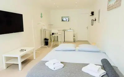 Télévision ou salle de divertissement dans l'établissement Aura Apartments by Halldis
