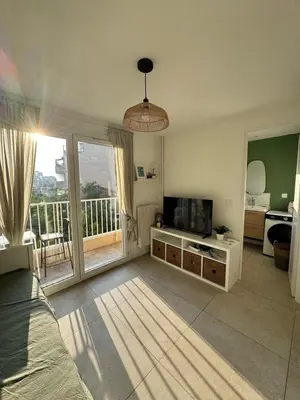 Télévision ou salle de divertissement dans l'établissement ANTIBES - Cozy 2 pièces proche plage