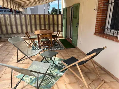Balcon ou terrasse dans l'établissement Charmant 2 pièces, terrasse 30m2