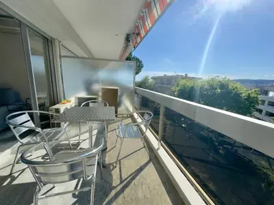 Balcon ou terrasse dans l'établissement Beau studio proche des plages piscine