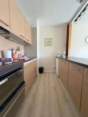 Cuisine ou kitchenette dans l'établissement Beau studio proche des plages piscine