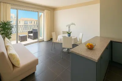 Coin salon dans l'établissement Le Monte Carlo