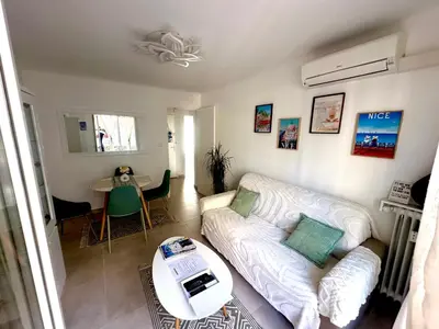 Coin salon dans l'établissement Maginifique T2 au cœur d Antibes avec parking
