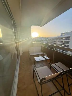 Balcon ou terrasse dans l'établissement Fully renovated studio, steps from beach with a sunny terrace and free wifi