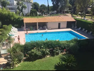 Piscine de l'établissement Studio 30m2 juan les pins ou située à proximité