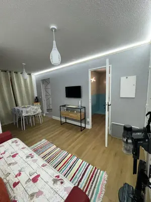 Télévision ou salle de divertissement dans l'établissement Studio 30m2 juan les pins