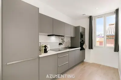 Cuisine ou kitchenette dans l'établissement Azurenting - vue sur le port - beautiful stay 2