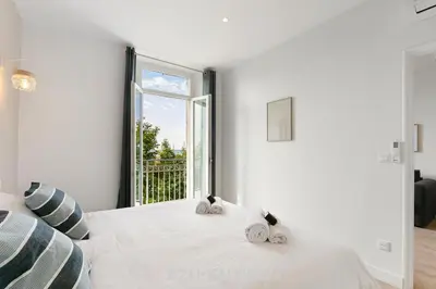 Un ou plusieurs lits dans un hébergement de l'établissement Azurenting - vue sur le port - beautiful stay 2