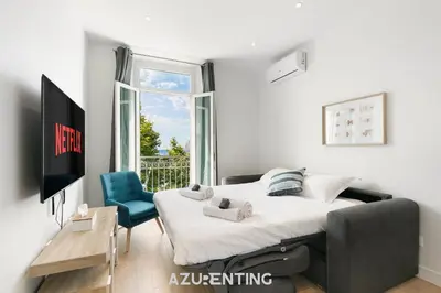 Télévision ou salle de divertissement dans l'établissement Azurenting - vue sur le port - beautiful stay 2
