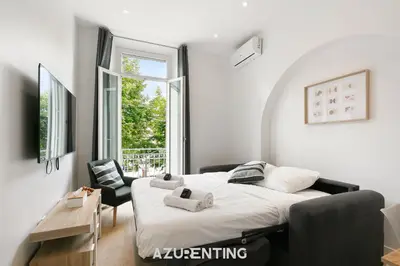 Un ou plusieurs lits dans un hébergement de l'établissement Azurenting - vue sur le port - amazing stay 1