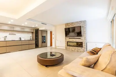 Cuisine ou kitchenette dans l'établissement Appartement en bord de mer avec piscine - Cannes