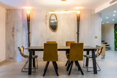Coin salon dans l'établissement Appartement en bord de mer avec piscine - Cannes