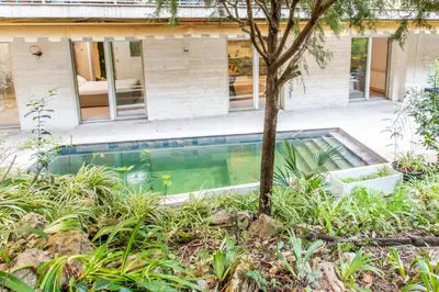 Piscine de l'établissement Appartement en bord de mer avec piscine - Cannes ou située à proximité