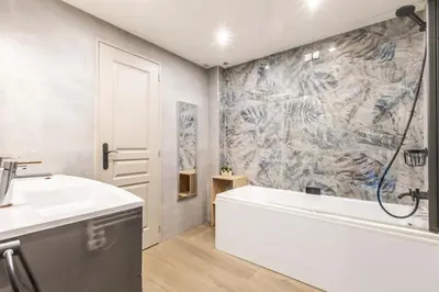 Salle de bains dans l'établissement Appartement en bord de mer avec piscine - Cannes