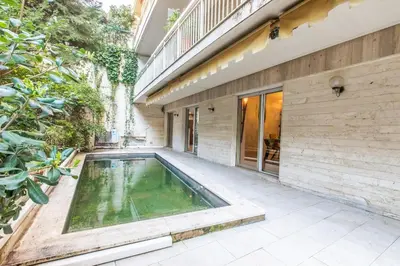 Piscine de l'établissement Appartement en bord de mer avec piscine - Cannes ou située à proximité
