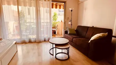 Coin salon dans l'établissement Studio spacieux avec terrasse, à 150m de la plage