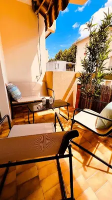 Coin salon dans l'établissement Studio spacieux avec terrasse, à 150m de la plage