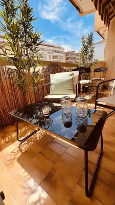 Balcon ou terrasse dans l'établissement Studio spacieux avec terrasse, à 150m de la plage