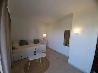 Coin salon dans l'établissement Studio Le Floriana-2 by Interhome