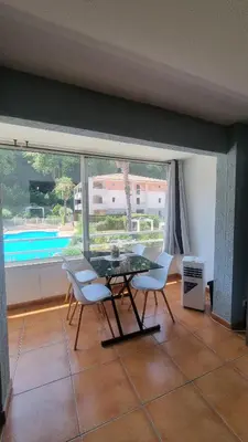 Piscine de l'établissement charmant appartement avec piscine ou située à proximité