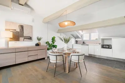 Cuisine ou kitchenette dans l'établissement Appartement Reyer - Welkeys