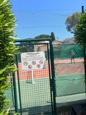 Tennis ou squash au sein de l'appartement ou à proximité