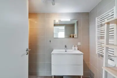 Salle de bains dans l'établissement Magnifique Rooftop a Antibes 4 chambres