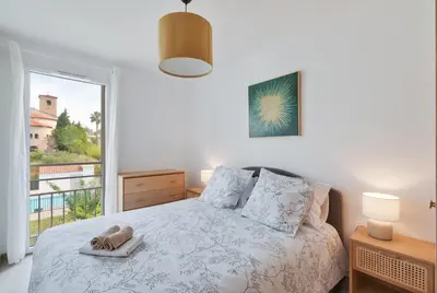 Un ou plusieurs lits dans un hébergement de l'établissement Magnifique Rooftop a Antibes 4 chambres