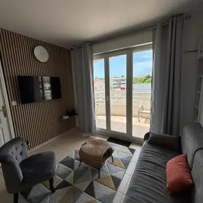 Cosy 2 pieces avec piscine et parking