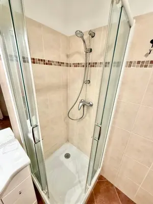 Salle de bains dans l'établissement JUAN LES PINS - 2 people - Close to beaches and shops