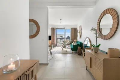 Coin salon dans l'établissement Sea Breeze Duo Apartments