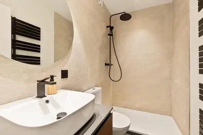 Salle de bains dans l'établissement Suite L Ecrin Élégance confort au cœur de Cannes