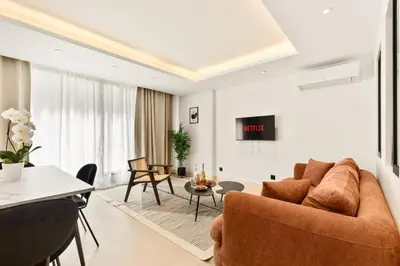 Coin salon dans l'établissement Suite L Ecrin Élégance confort au cœur de Cannes