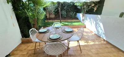 Jardin de l'établissement Élégant cocon sur la croisette parking terrasse et jardin