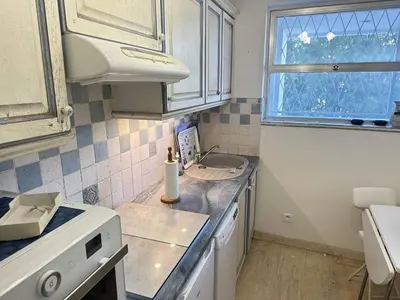 Cuisine ou kitchenette dans l'établissement Appartement spacieux avec terrasse vue port, parking inclus - FR-1-252A-133