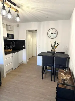 Cuisine ou kitchenette dans l'établissement Marina Baie des Anges